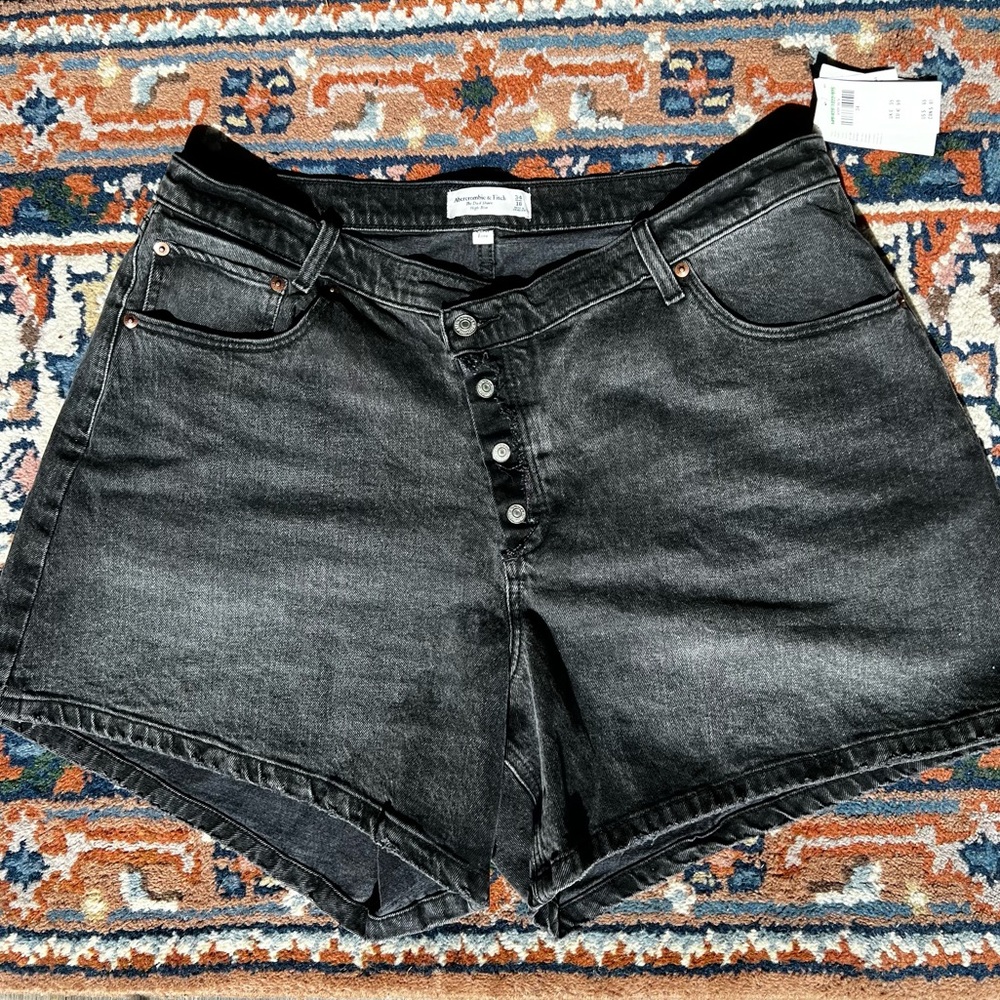 Abercrombie & Fitch the Dad Short High Rise NWT